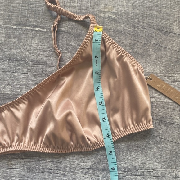 SKIMS Stretch Satin Scoop Neck Bralette - Picture 8 of 8